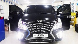 Selling Black Hyundai Grand Starex 2018 for sale