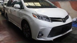 Selling White Toyota Sienna 2018 for sale