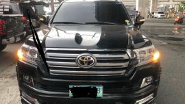Selling 2nd Hand Toyota Land Cruiser 2012 in Pasig