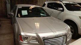 Selling 2013 Chrysler 300c in Quezon City