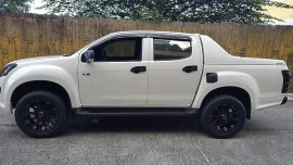 Selling White Isuzu D-Max 2016 at Diesel Manual