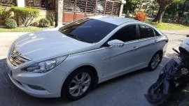 White Hyundai Sonata 2010 at 62200 km for sale in Angeles