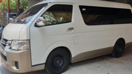 White Toyota Grandia 2017 at 20000 km for sale in Quezon City