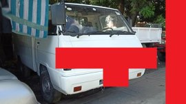 Selling Mitsubishi L300 2002 Manual Diesel in Quezon City