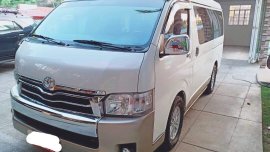 Selling 2nd Hand Van White 2017 Toyota Hiace at 37000 km