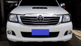 White Toyota Hilux 2013 for sale in  Manual 