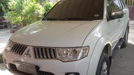 Selling 2nd Hand White Mitsubishi Montero 2010