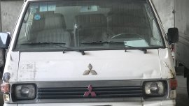 Selling White Mitsubishi L300 2010 Van in Mandaue 