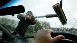 How to defog your windshield regardless hot or cold weather