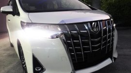 Selling Pearl White Toyota Alphard 2019 Automatic Gasoline in Quezon City