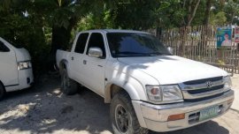 Toyota Hilux 2004 Manual Diesel for sale in Surigao City