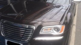 Selling Brown Chrysler 300c 2012 in Quezon City
