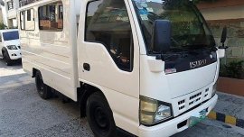 Selling Isuzu Elf 2005 Manual Diesel in Quezon City 