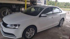 White Volkswagen Jetta 2017 at 10000 km for sale