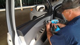 Easy steps to repair broken electric car window