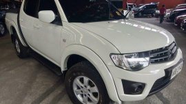 Selling White Mitsubishi Strada 2014 Automatic Diesel 