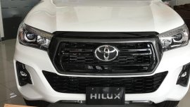 Selling Brand New White Toyota Hilux 2019 in Metro Manila 
