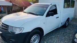 Sell White 2013 Mitsubishi L300 Manual Diesel