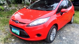 Red Ford Fiesta 2012 at 35000 km for sale 