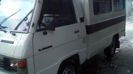 Selling White Mitsubishi L300 1996 Van in Quezon City 