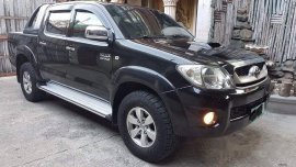 Black Toyota Hilux 2010 at 85000 km for sale in Manila