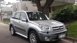 2nd Hand Toyota Rav4 2004 Automatic Gasoline for sale in Mandaluyong
