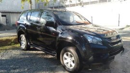 Selling Black Isuzu Mu-X 2015 Manual Diesel at 25000 km
