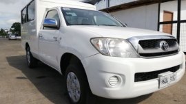 Sell White 2010 Toyota Hilux in Isabela 