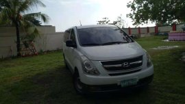 Selling Hyundai Grand Starex 2011 Van at 33000 km 