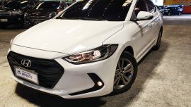 Sell White 2016 Hyundai Elantra at 22000 km 