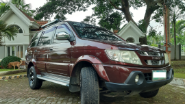 Selling Red Isuzu Crosswind 2008 at 92000 km in Lucena 