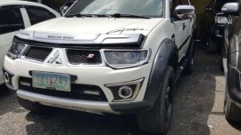 Selling White Mitsubishi Montero 2011 Automatic Diesel at 39000 km 