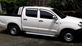 White Toyota Hilux 2010 for sale in Pasig 