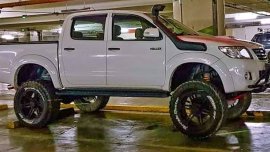 White Toyota Hilux 2010 Truck for sale in Manila 