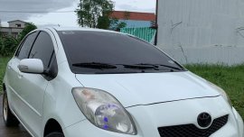 Selling White Toyota Yaris 2012 Automatic in Malolos 
