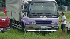 Used Isuzu Elf 2015 for sale in Batangas 
