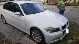 White Bmw 320I 2009 at 70000 km for sale 