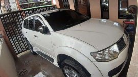 Selling White Mitsubishi Montero Sport 2012 Automatic Diesel at 100000 km 