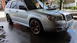 Selling Silver Subaru Forester 2007 at 90000 km 