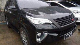 Selling Black Toyota Fortuner 2016 Automatic Diesel 