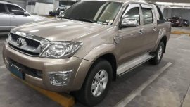 Selling Beige Toyota Hilux 2011 at 84000 km 