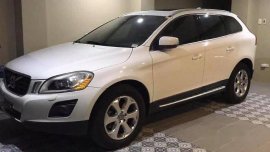 Sell White 2010 Volvo Xc60 Automatic Gasoline at 35000 km 