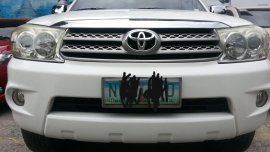 White Toyota Fortuner 2010 Automatic Gasoline for sale 