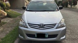 Selling Silver Toyota Innova 2009 Automatic Gasoline
