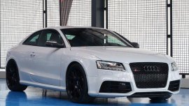 Sell White 2013 Audi Rs 5 at 42688 km
