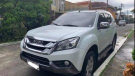 White Isuzu Mu-X 2015 Automatic Diesel for sale 