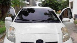 Selling Toyota Yaris 2011 Automatic Gasoline 