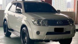 Sell White 2010 Toyota Fortuner Automatic Gasoline at 80000 km