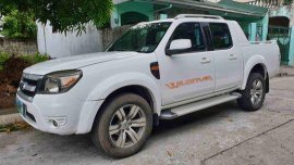 Selling White Ford Ranger 2011 at 60000 km 