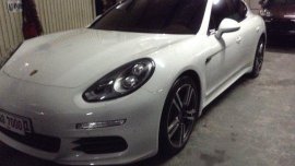 White Porsche Panamera 2014 at 11000 km for sale